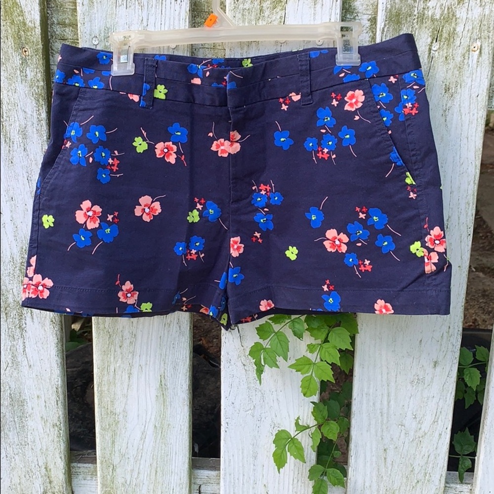 GAP City 3 Inch Shorts. Size 10. EUC.